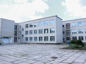 У Верхньодніпровській школі встановили майже 200 нових енергозберігаючих вікон