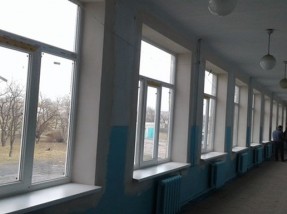 Завдяки проекту УФСІ в школі смт Комиш-Зоря замінено 110 вікон