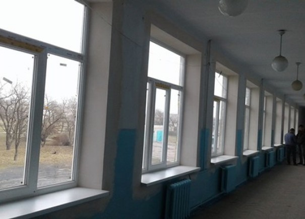 Завдяки проекту УФСІ в школі смт Комиш-Зоря замінено 110 вікон